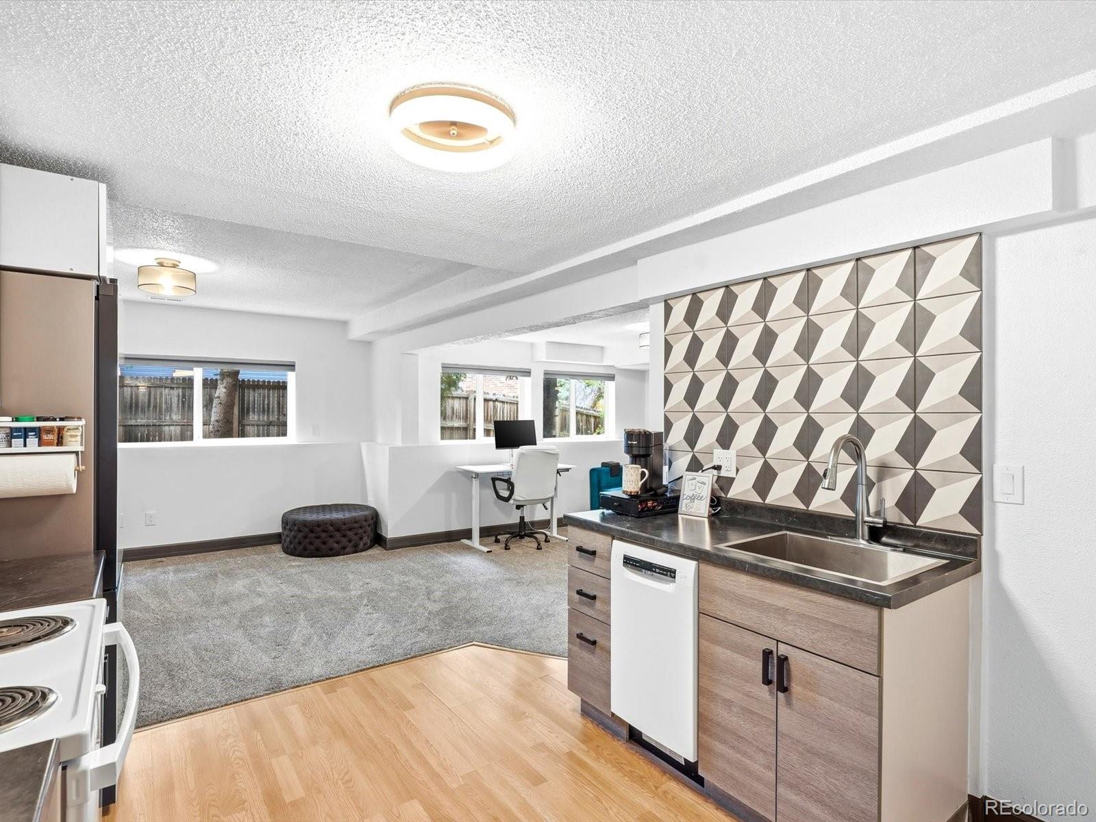 8016 S Vine Way Centennial CO 80122