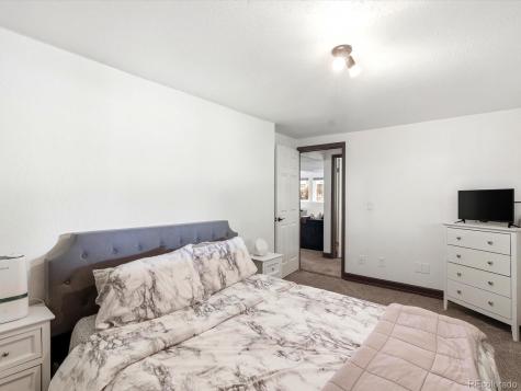 8016 S Vine Way Centennial CO 80122