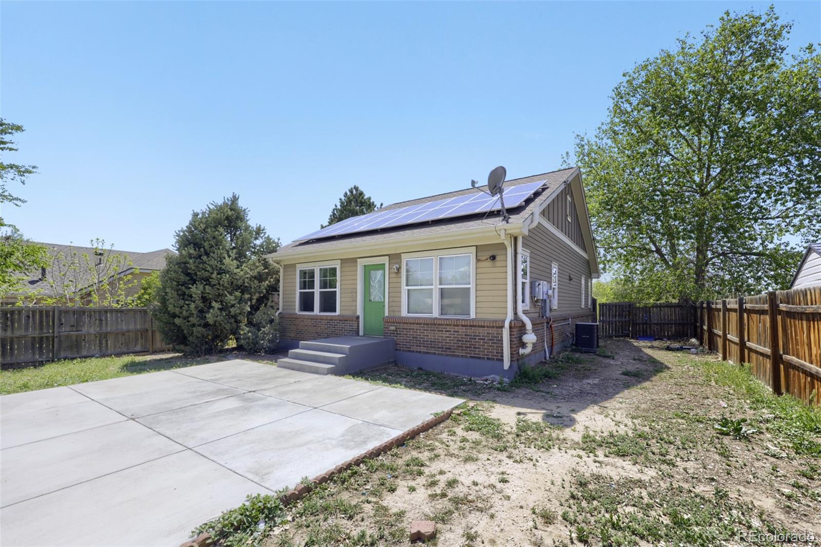 1852 Eagle Street Aurora CO 80011