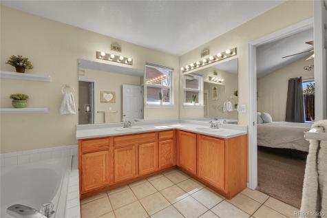 2409 S Halifax Way Aurora CO 80013