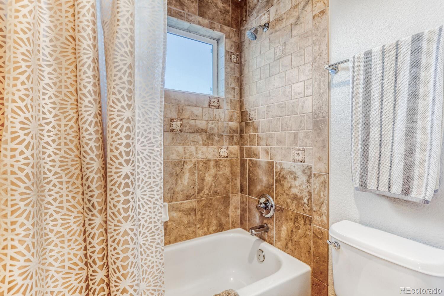 1043 Wyndemere Circle Longmont CO 80504
