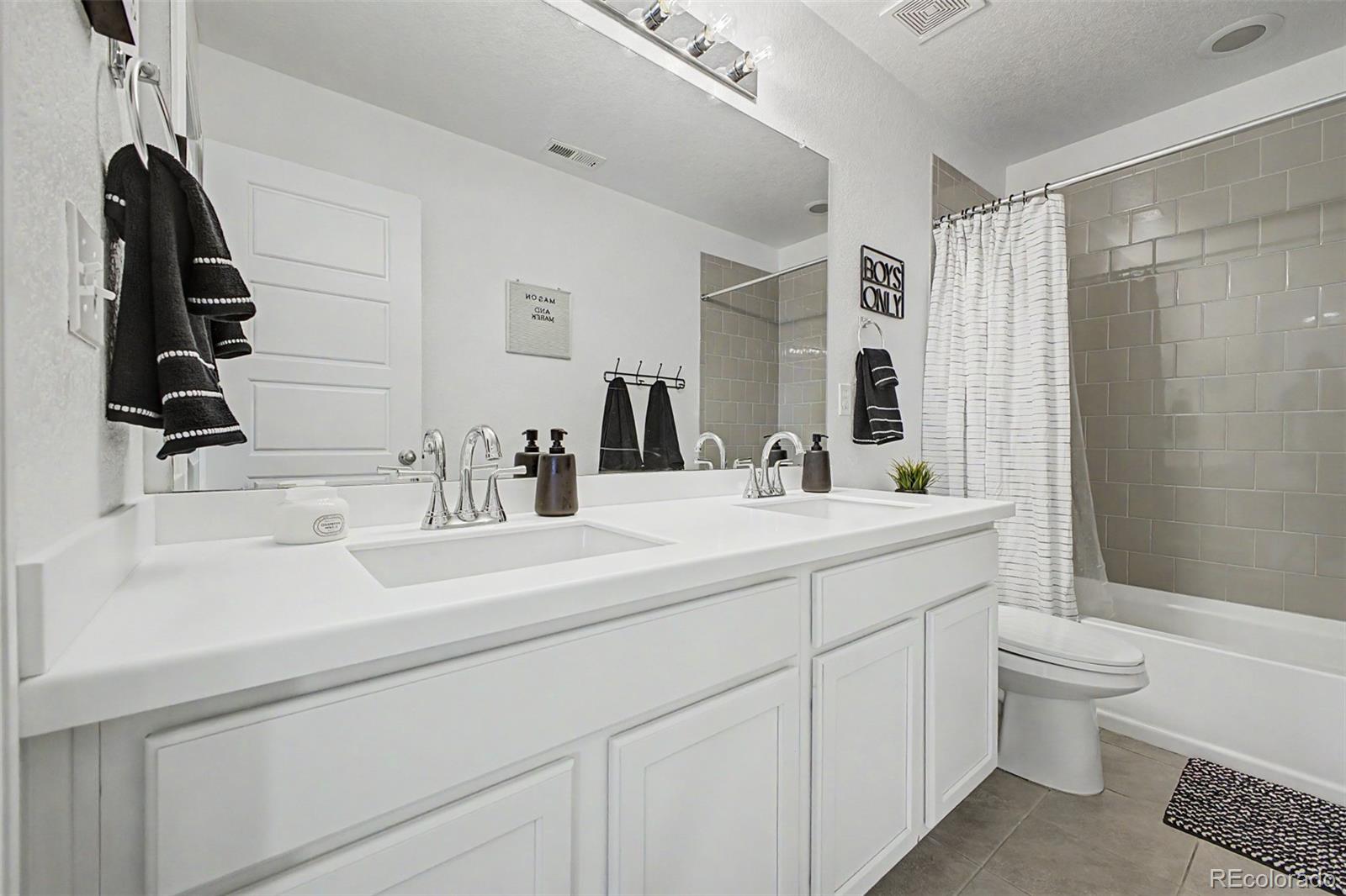 3845 Eaton Park Street Aurora CO 80019