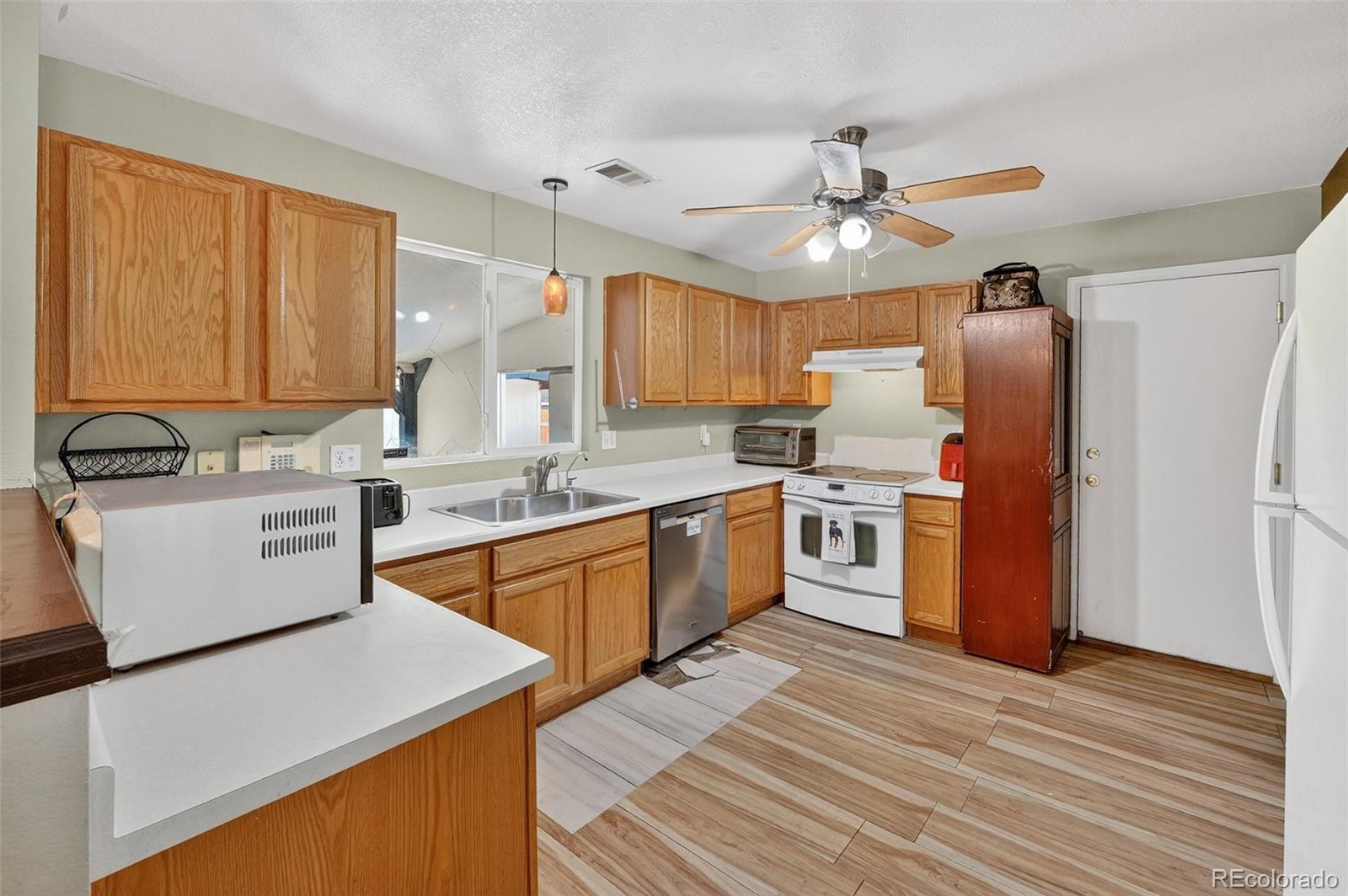 15852 E 48th Place Denver CO 80239