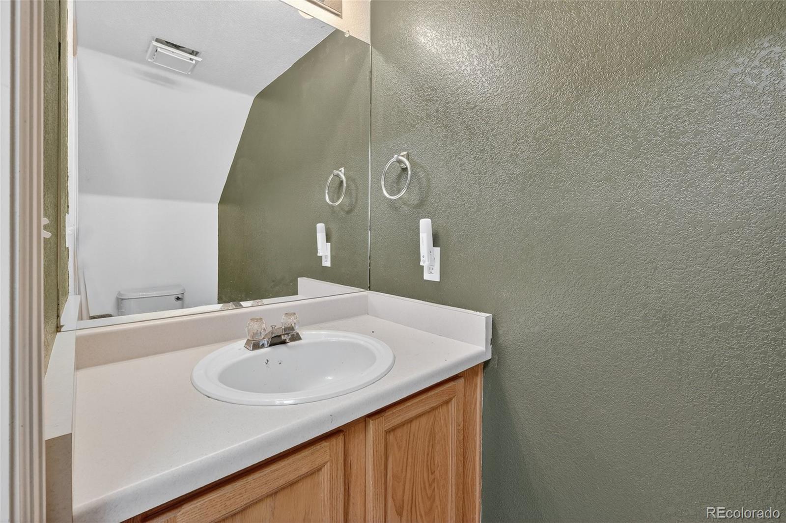 15852 E 48th Place Denver CO 80239