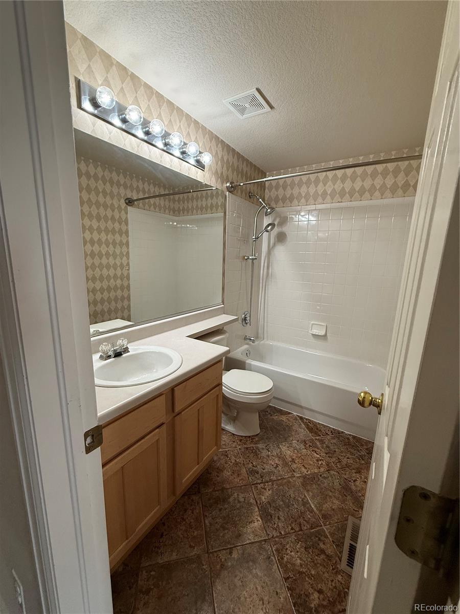 4788 Falcon Drive Longmont CO 80504