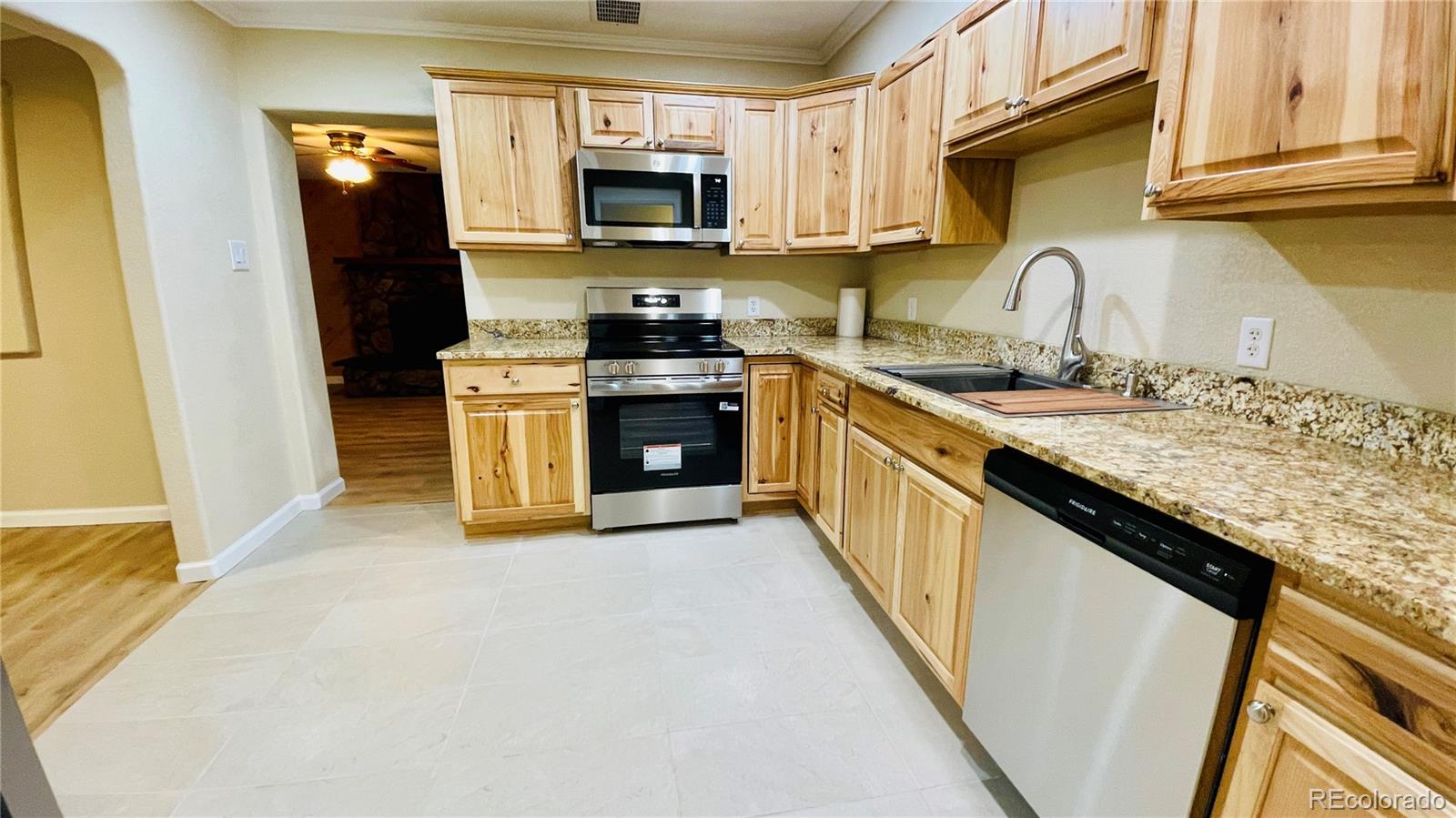 903 Quentin Street Aurora CO 80011