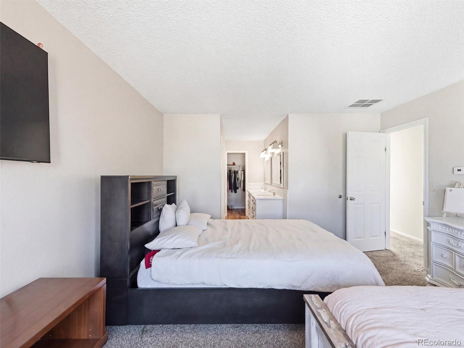 892 S Rifle Way Aurora CO 80017