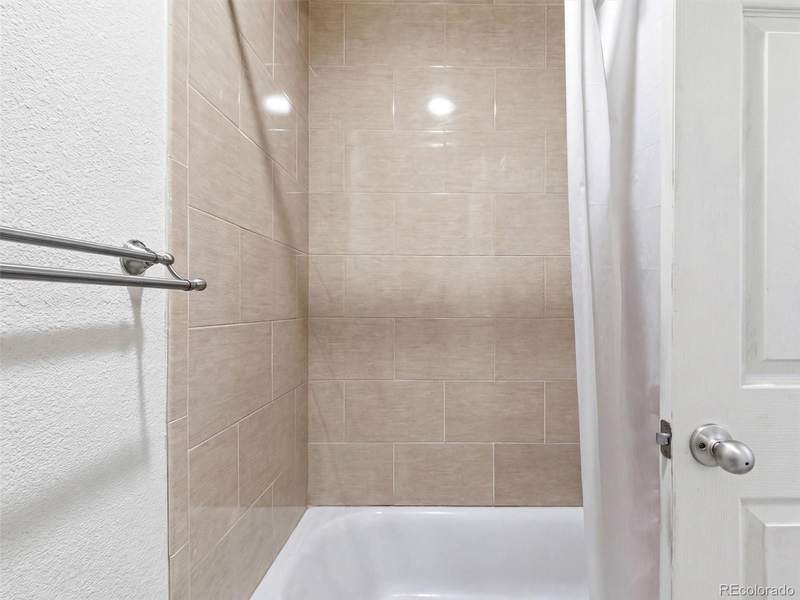 892 S Rifle Way Aurora CO 80017