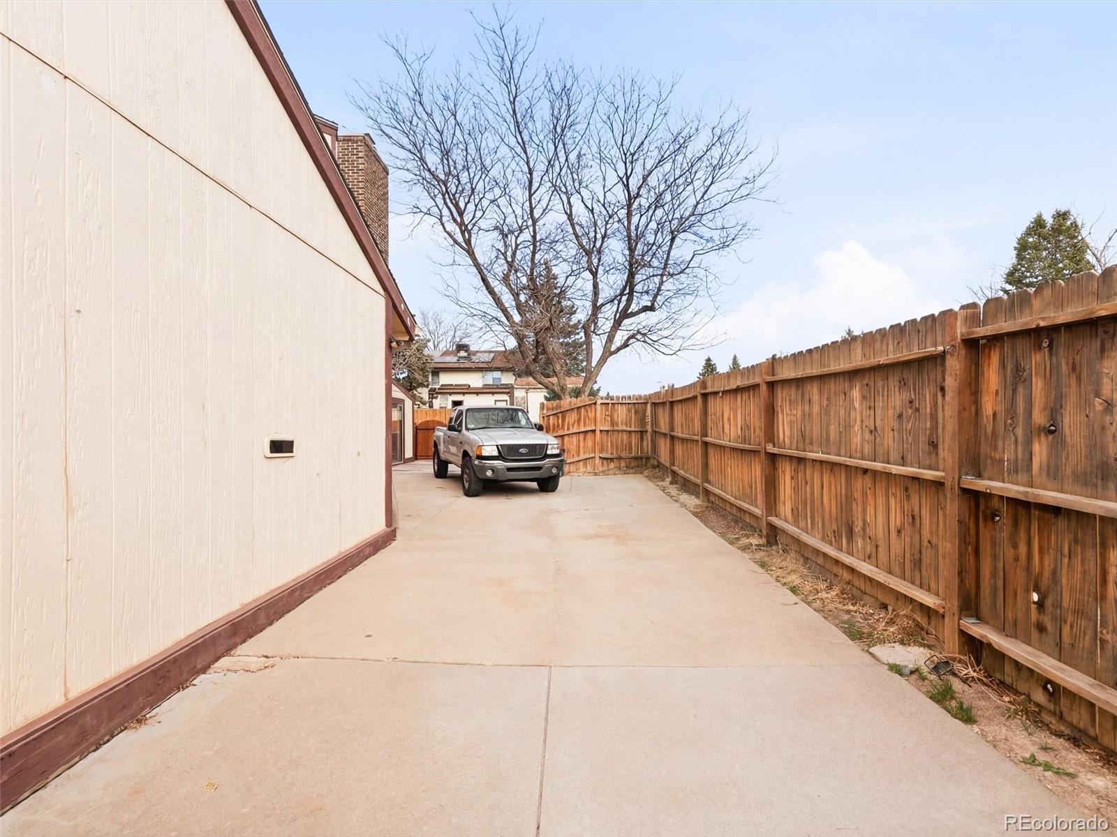 892 S Rifle Way Aurora CO 80017
