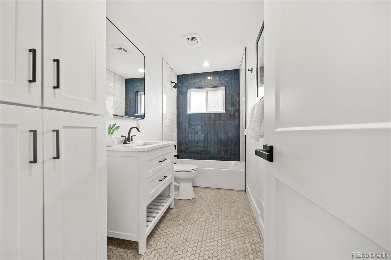 6769 S Foresthill Street Littleton CO 80120