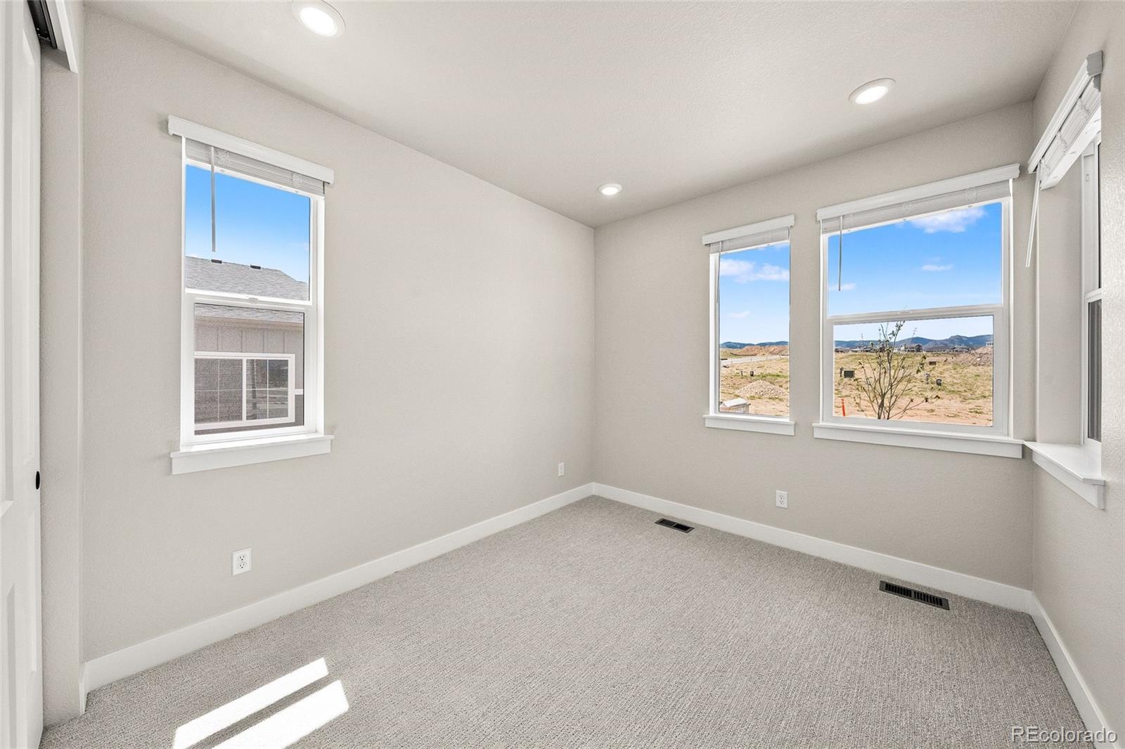 8632 Whiteclover Street Littleton CO 80125