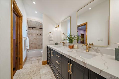 7663 Buffalo Trail Castle Pines CO 80108