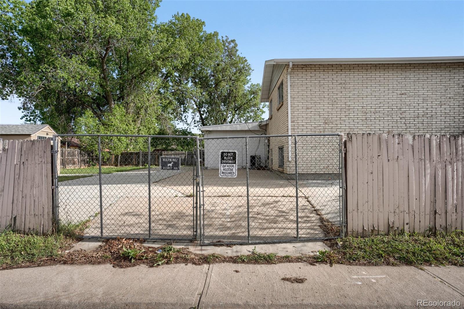 5542 Sable Street Denver CO 80239