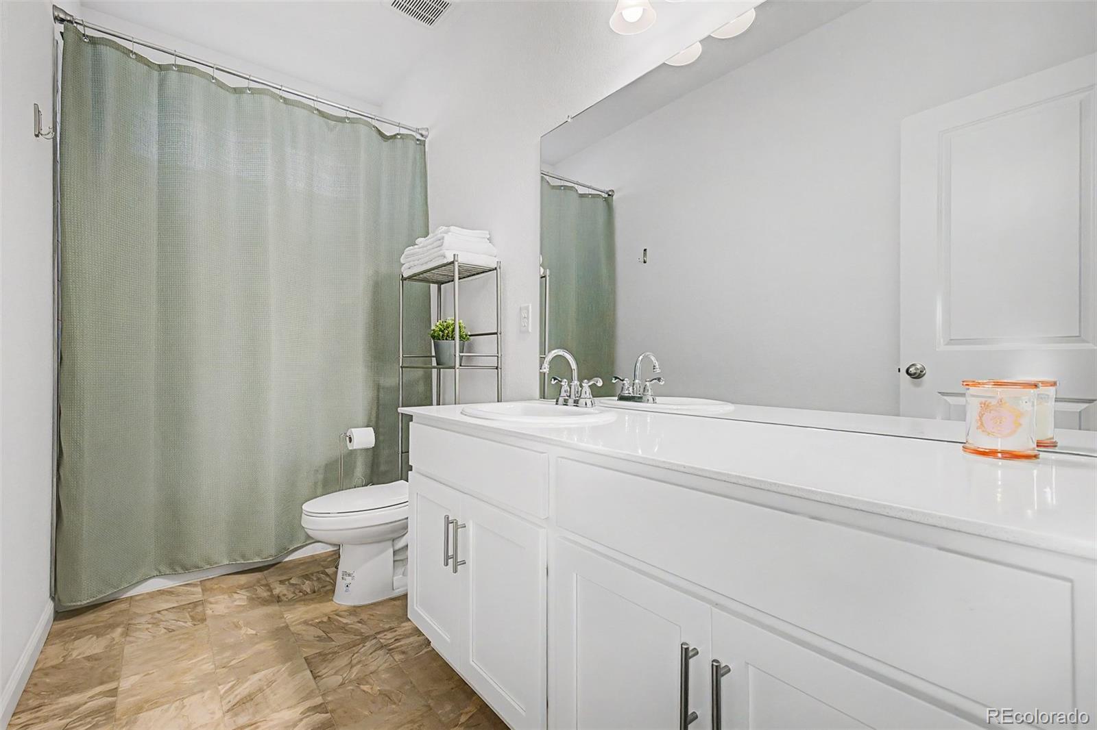 121 S Vandriver Way Aurora CO 80018