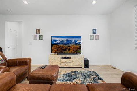 121 S Vandriver Way Aurora CO 80018