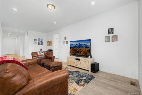 121 S Vandriver Way Aurora CO 80018