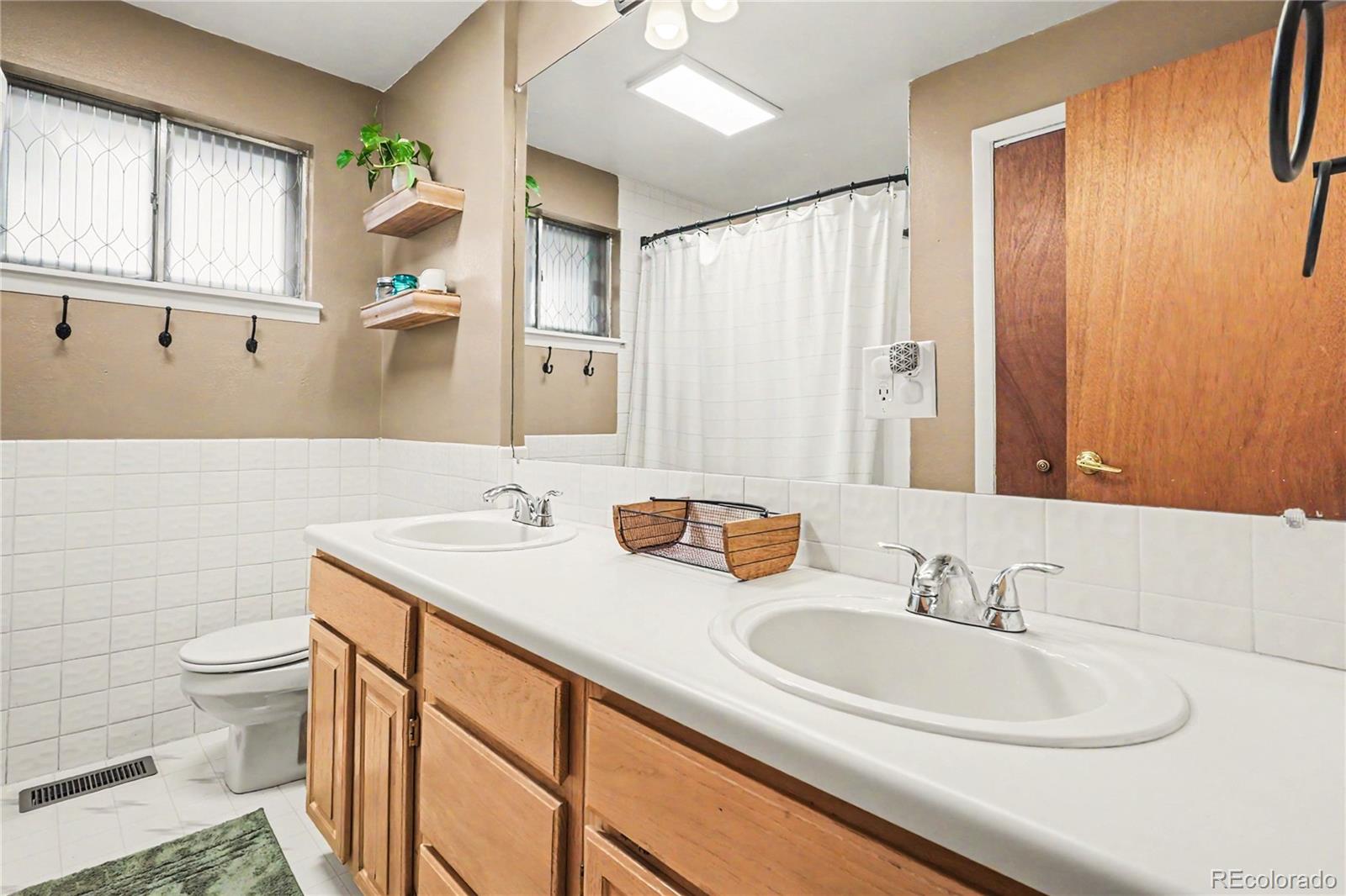 190 E Geddes Avenue Centennial CO 80122