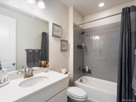 3921 Eaton Park Street Aurora CO 80019