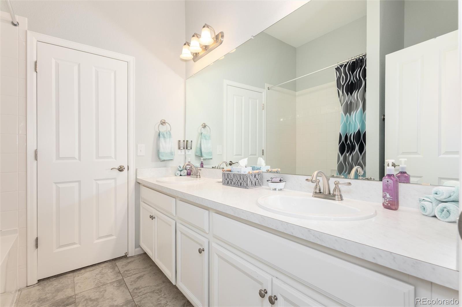 6807 S Riverwood Way Aurora CO 80016