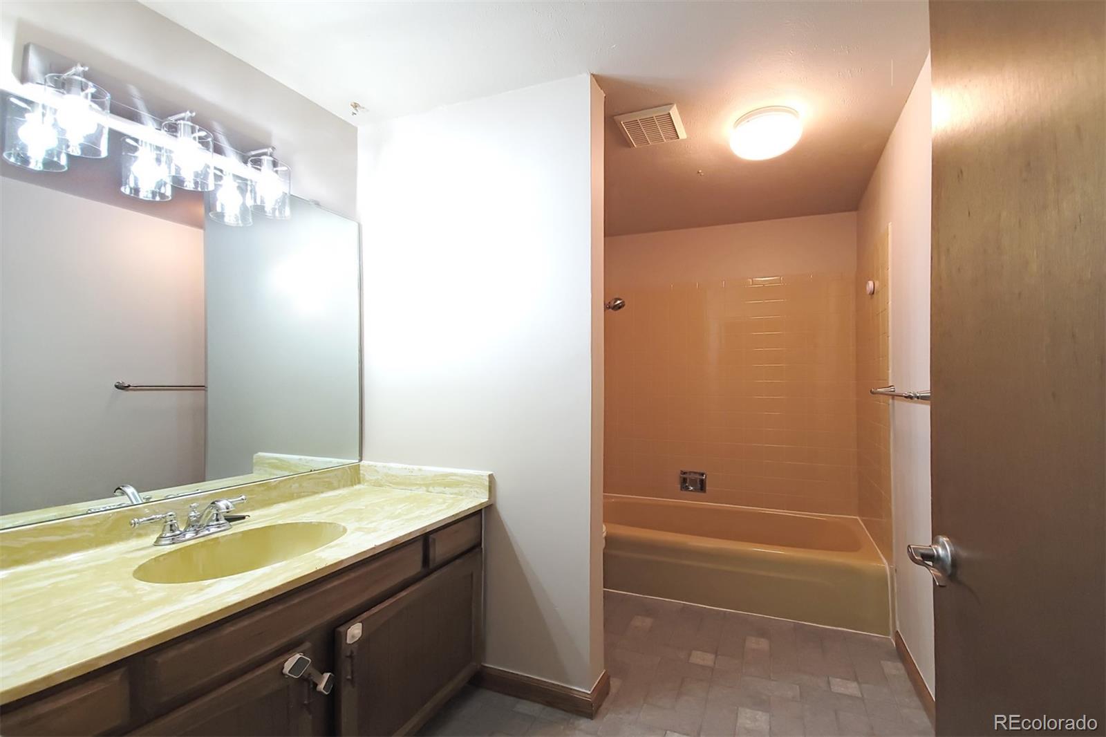 8542 W 10th Avenue Lakewood CO 80215