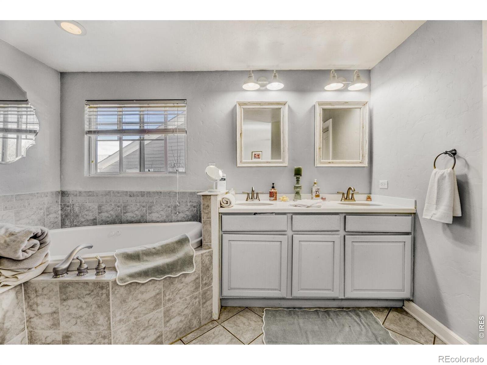 8200 S Locust Way Centennial CO 80112