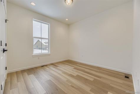 8902 S Riviera Way Aurora CO 80016