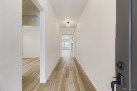 8902 S Riviera Way Aurora CO 80016