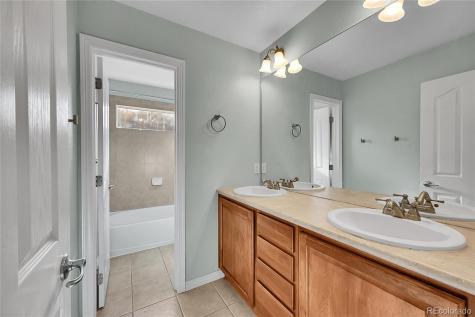 6349 S Old Hammer Way Aurora CO 80016