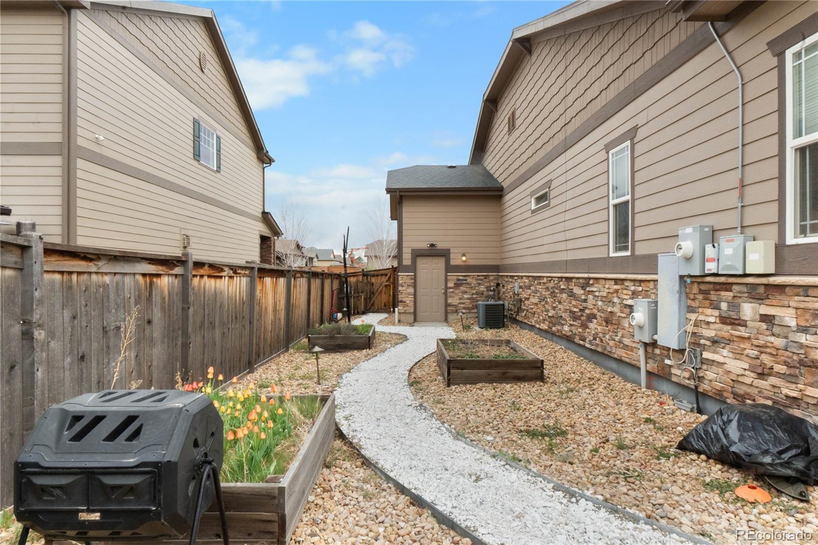 32 N Jackson Gap Way Aurora CO 80018