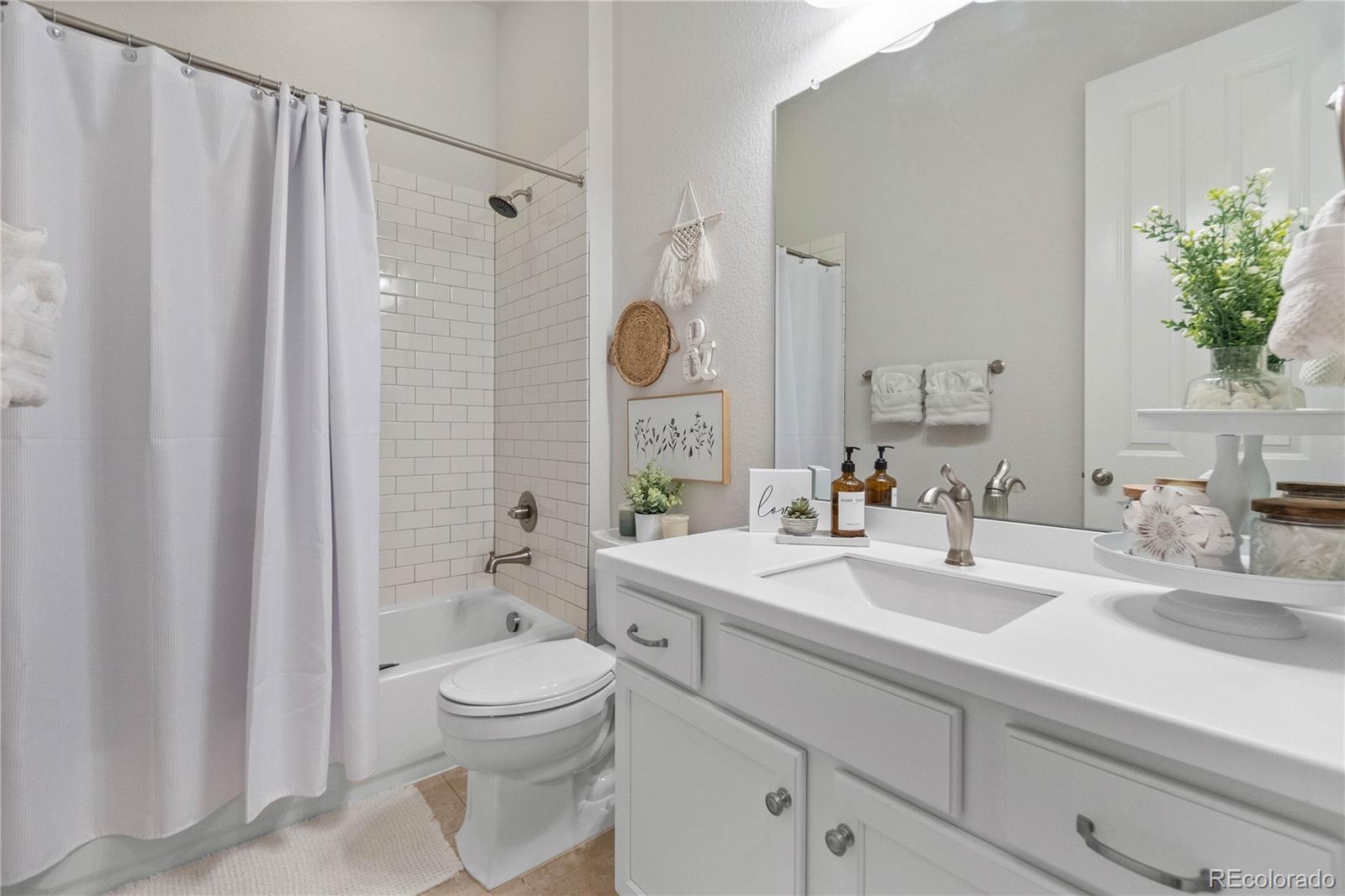 32 N Jackson Gap Way Aurora CO 80018