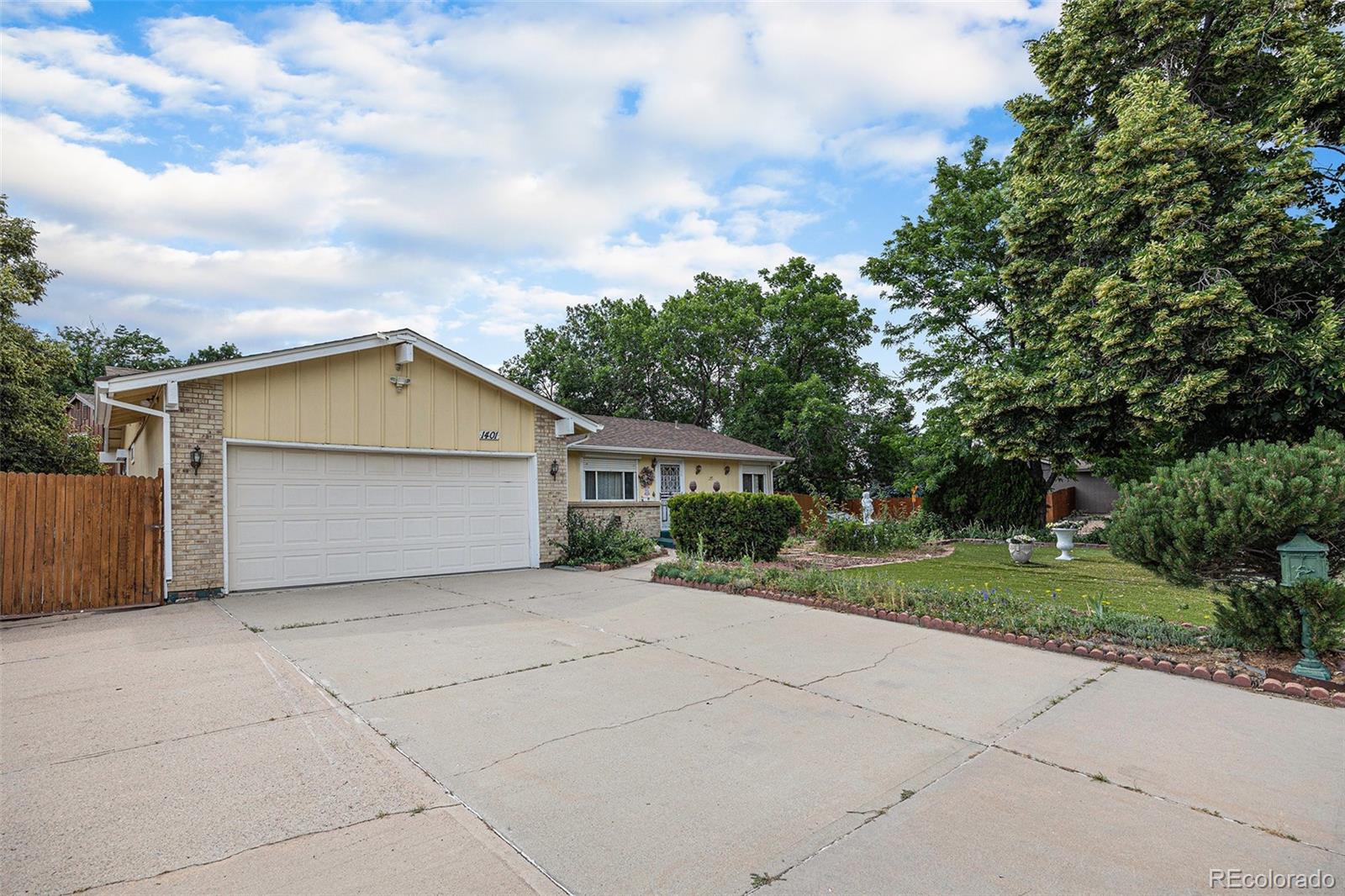 1401 S Paris Court Aurora CO 80012