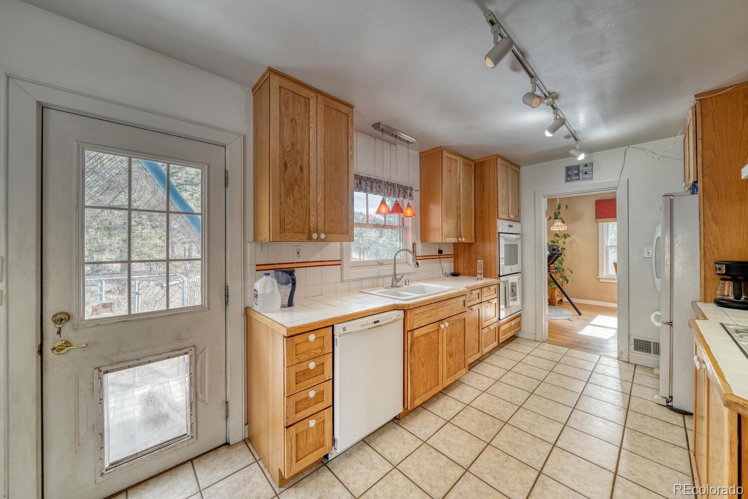 8225 W Us Highway 24 Cascade CO 80809
