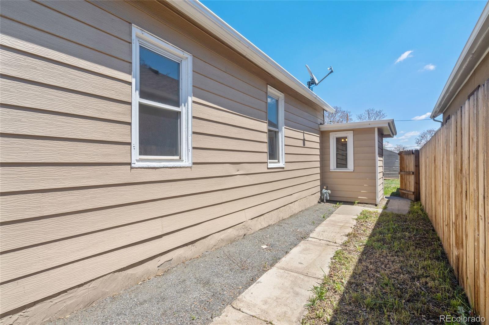 4636 Leaf Court Denver CO 80216