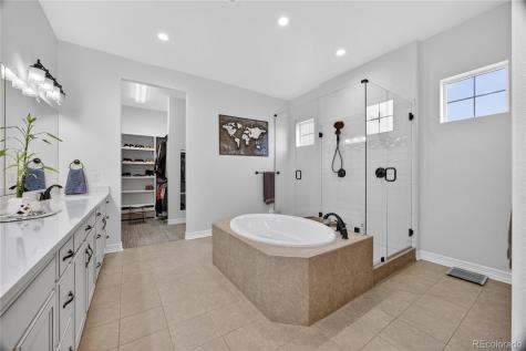 27560 E Lakeview Drive Aurora CO 80016