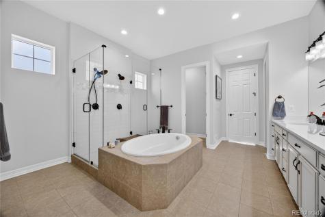 27560 E Lakeview Drive Aurora CO 80016