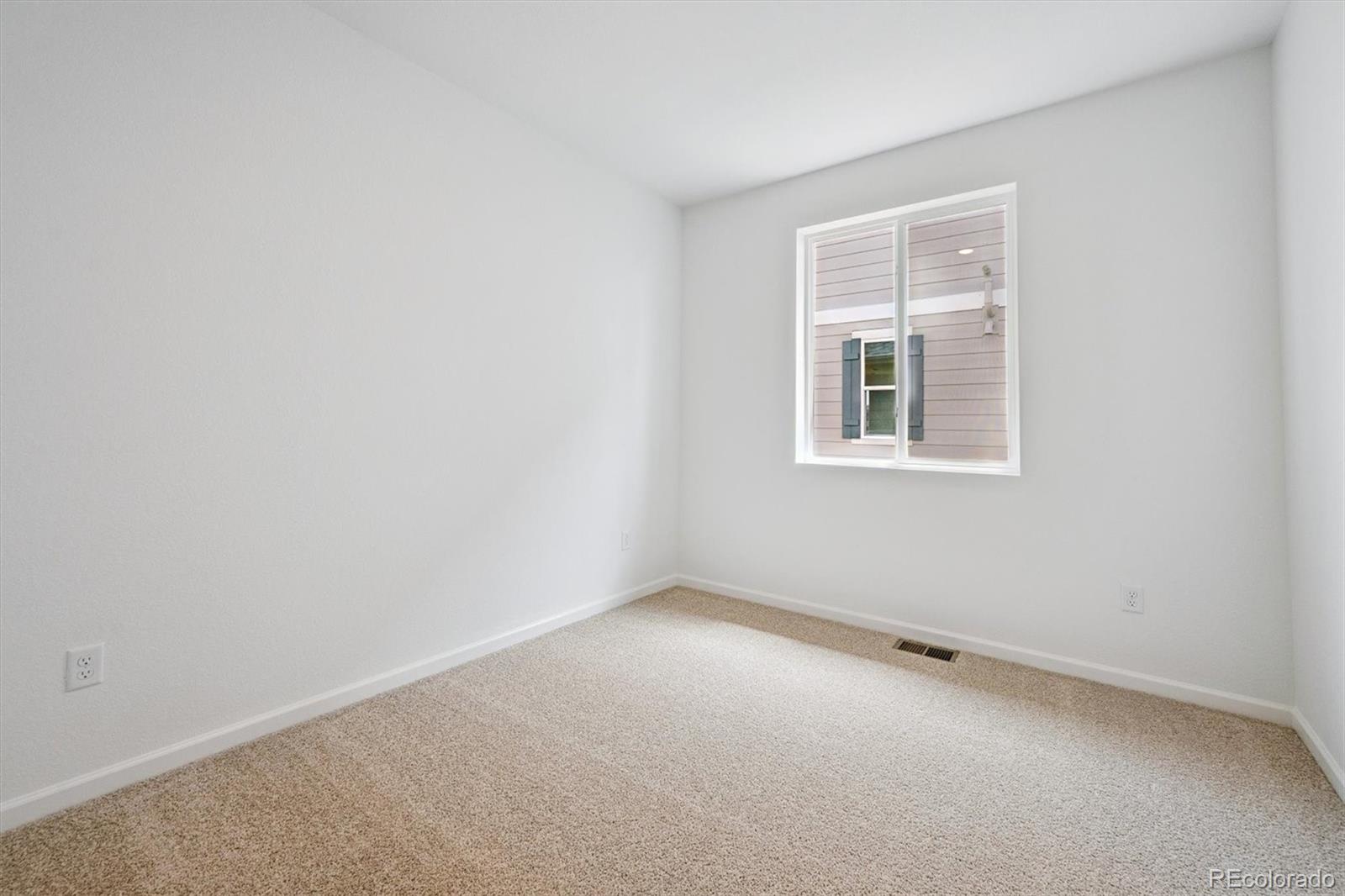45933 Wood Thrush Avenue Bennett CO 80102