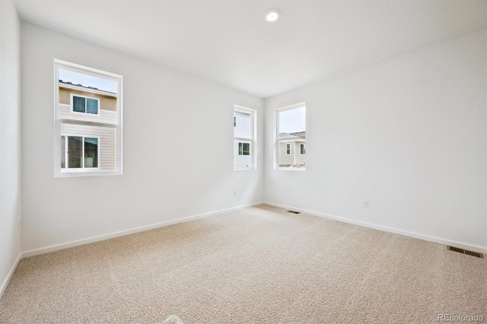 45933 Wood Thrush Avenue Bennett CO 80102
