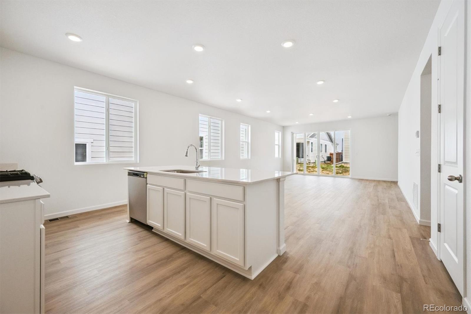45933 Wood Thrush Avenue Bennett CO 80102
