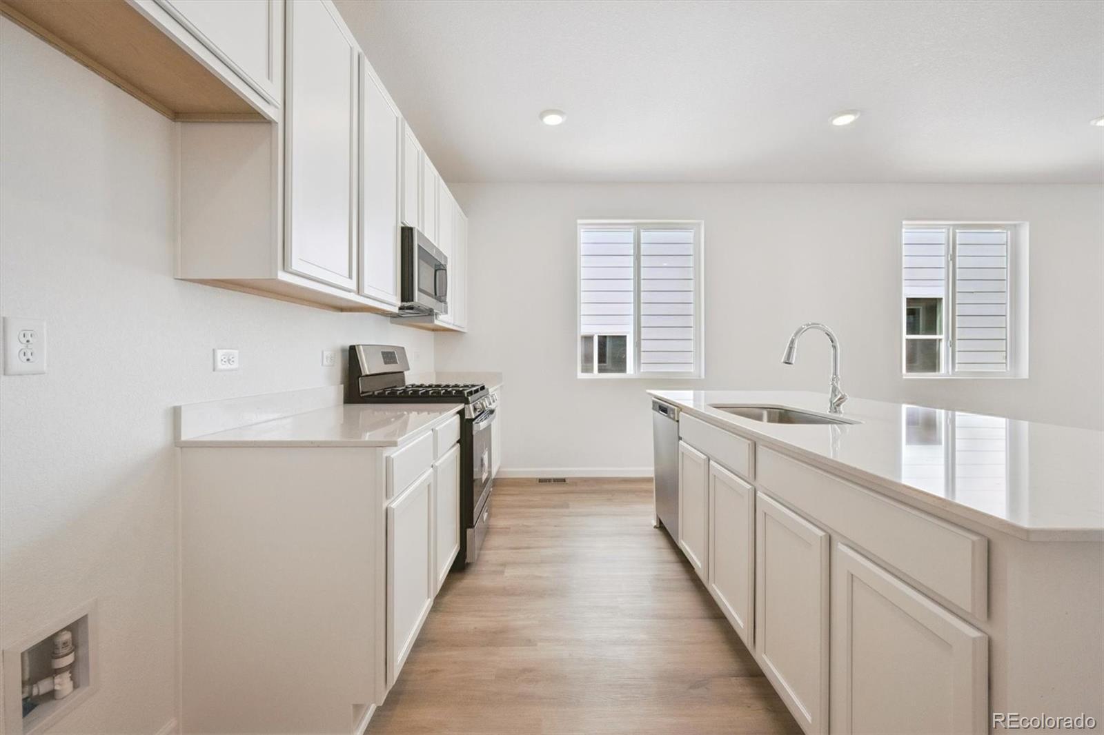 45933 Wood Thrush Avenue Bennett CO 80102