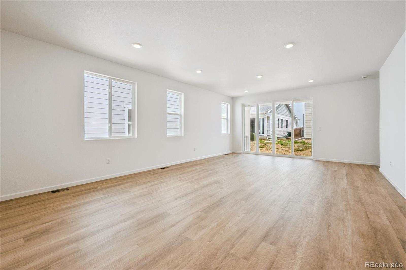 45933 Wood Thrush Avenue Bennett CO 80102