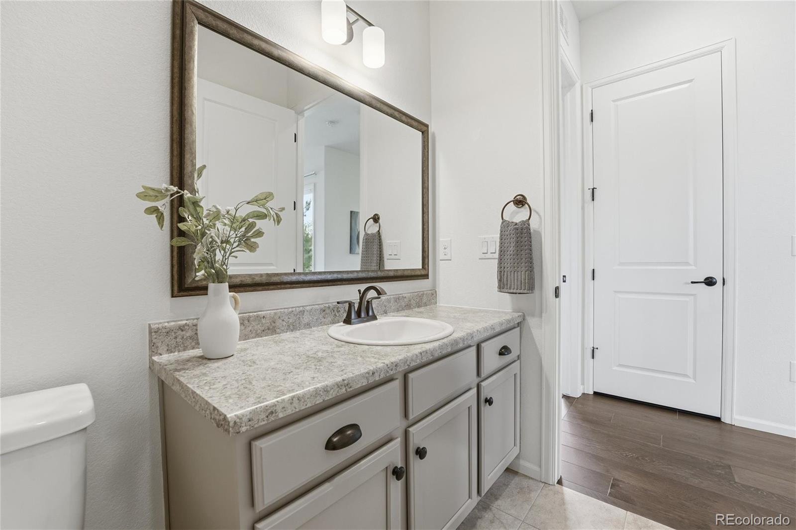 6907 W Jewell Drive Lakewood CO 80227