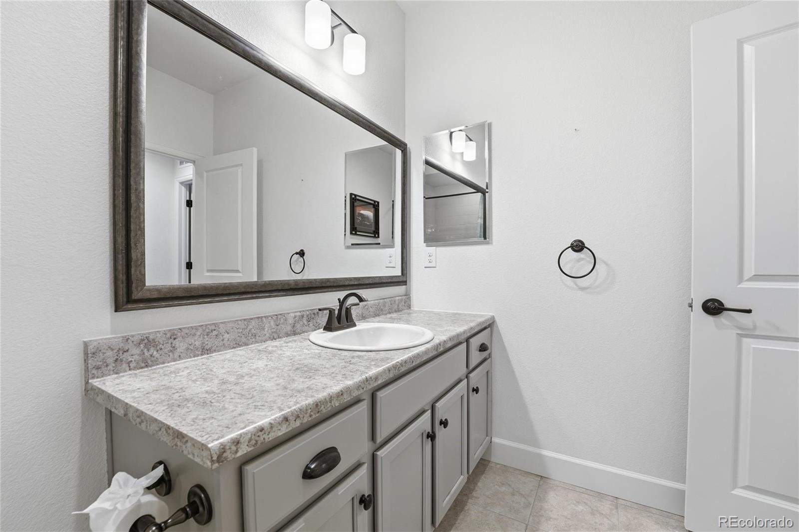 6907 W Jewell Drive Lakewood CO 80227