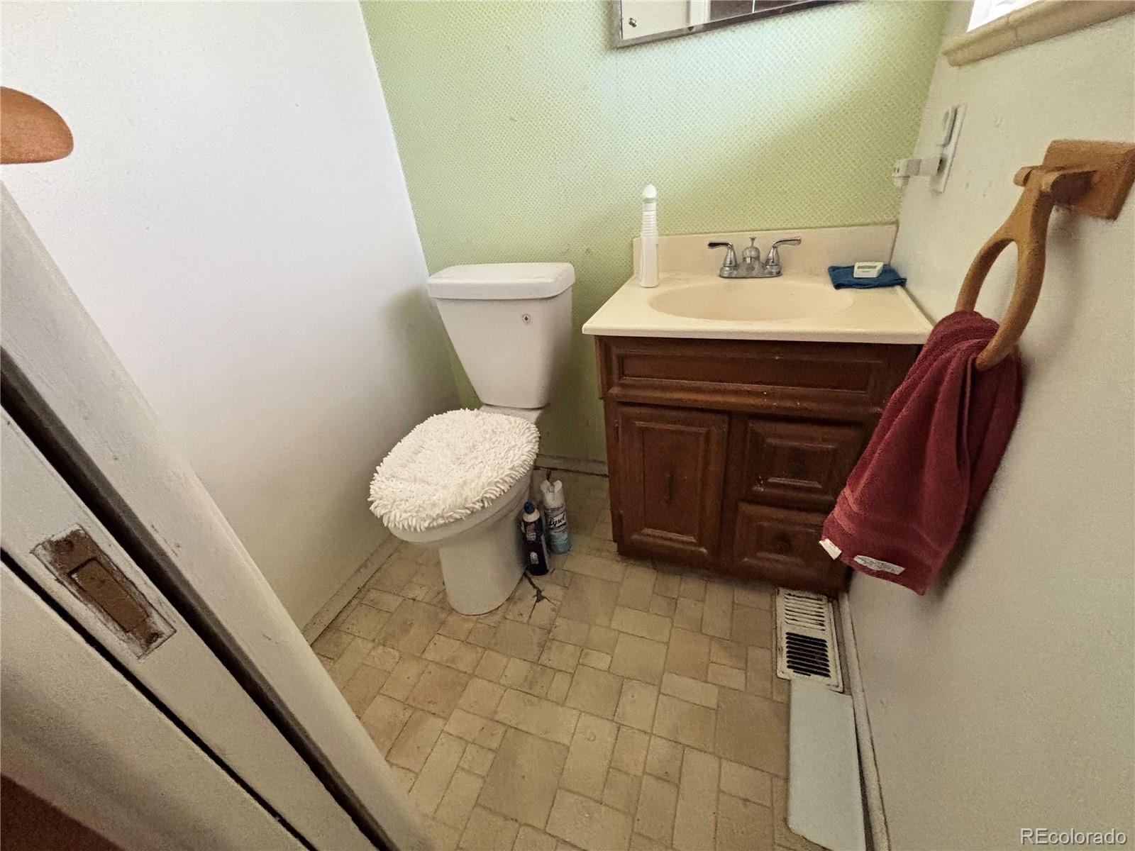 7600 S Kit Carson Drive Centennial CO 80122