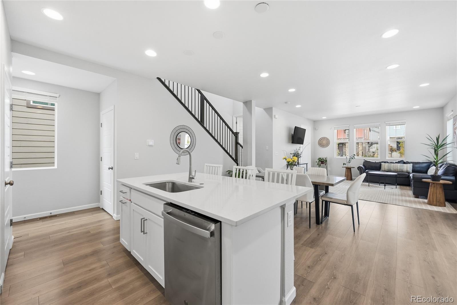 9912 Monte Vista Avenue Littleton CO 80125