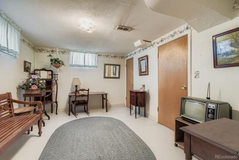 2381 Nome Street Aurora CO 80010