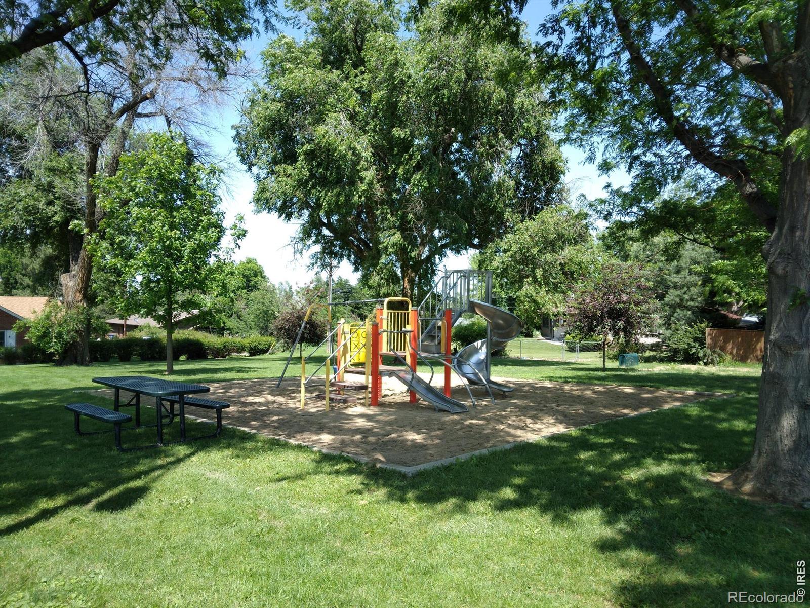 8 Elizabeth Court Longmont CO 80501