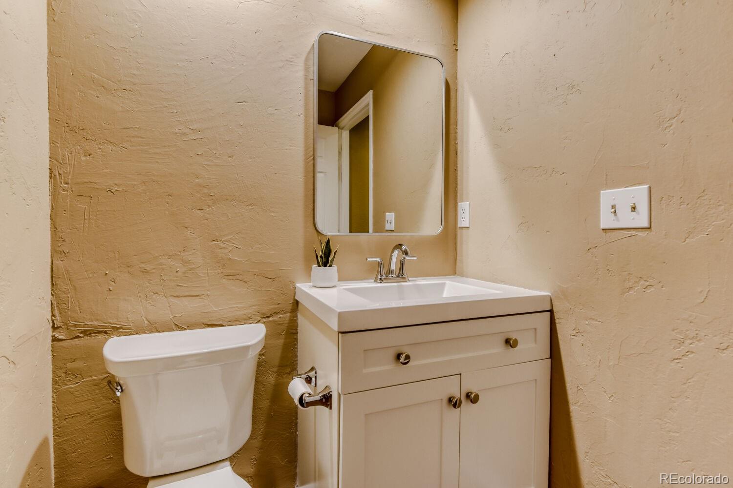 9378 Shadowglen Court Highlands Ranch CO 80126
