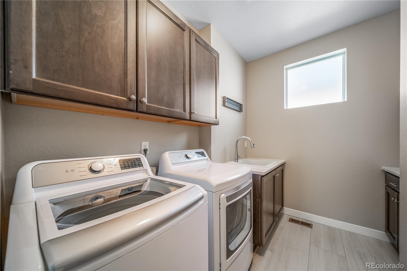 6322 N Emporia Street Denver CO 80238