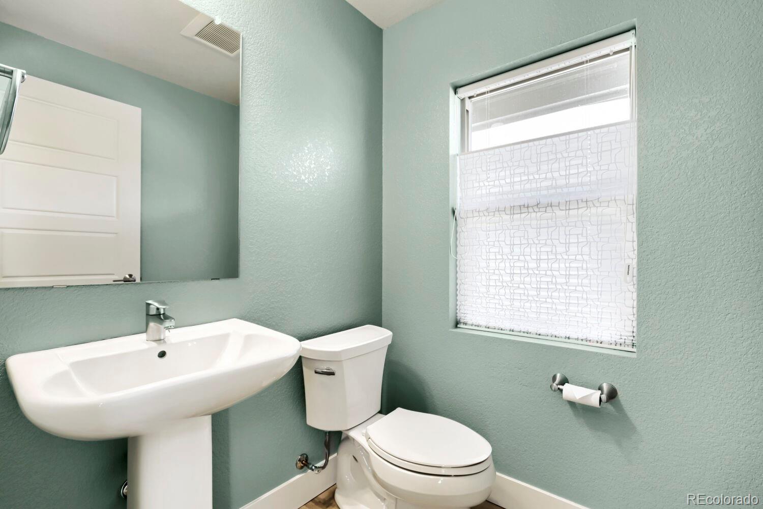 5434 N Verbena Street Denver CO 80238