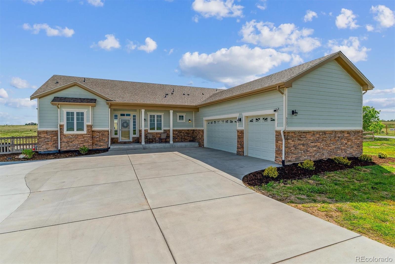 527 Antelope Drive E Bennett CO 80102